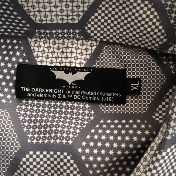 The Dark Knight Joker’s Hexagon Shirt – Halloween Costume/Fancy Dress – Size XL - Picture 6 of 7